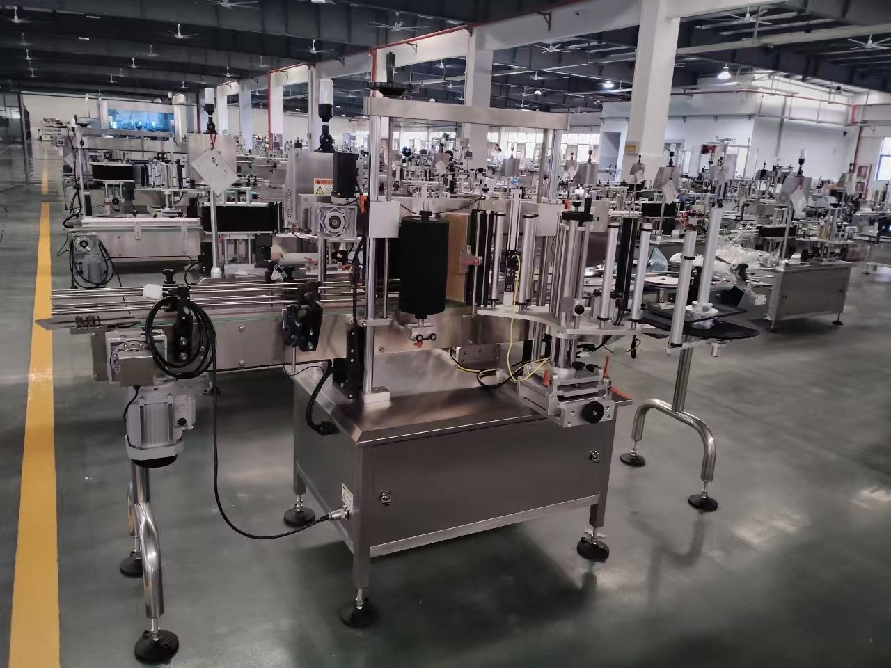 Round Bottle Self-adhesive Labeling Machine